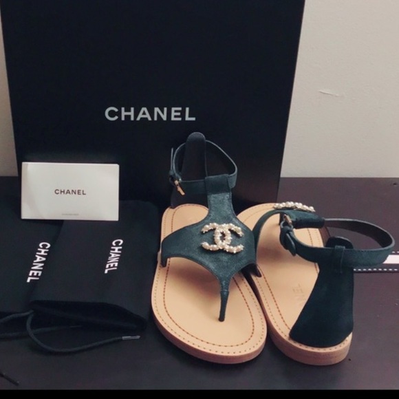 Chanel Navy Suede Thongs With Pearl Interlocking CC Size 40 - Picture 3 of 14